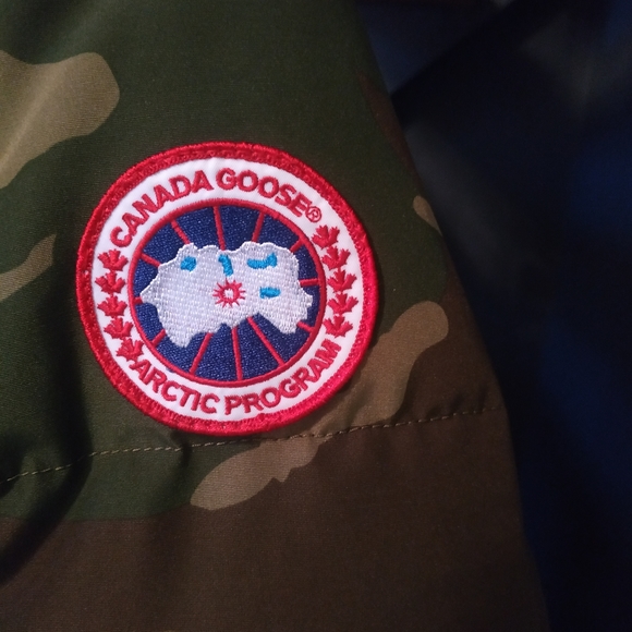 SOLD!!! Canada Goose Macmillan Parka Slim Fit - Picture 6 of 8
